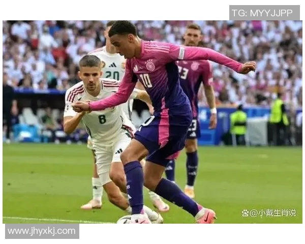 穆西亚拉的崛起之路：从青训小将到足球场上的璀璨明星